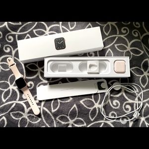 Apple Watch Series 5 Gold Aluminum Case 40MM